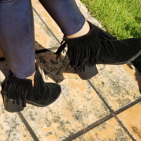 NEW BLACK FAUX SUEDE FRINGE ANKLE BOOTIES - Picture 4 of 5